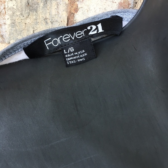 Top tshirt blouse wit Grey stripe flowey Forever21 - Picture 3 of 6